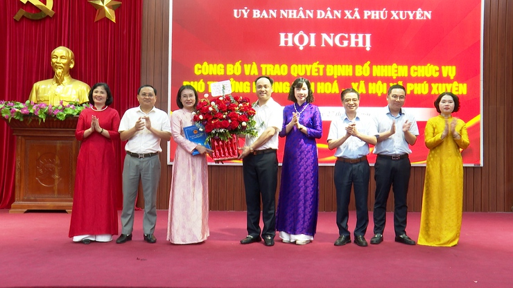 UBND xã Phú Xuyên trao Quyết định bổ nhiệm Phó Trưởng phòng Văn hóa – Xã hội- Ảnh 2.