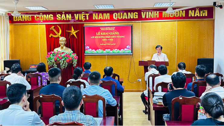 Khai giảng lớp bồi dưỡng nhận thức về Đảng khóa V/2026 tại Trung tâm Chính trị phường Tây Hồ- Ảnh 1.