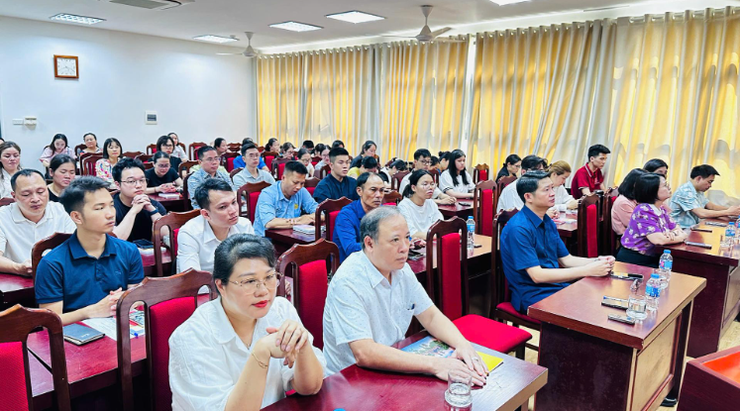 Khai giảng lớp bồi dưỡng nhận thức về Đảng khóa V/2026 tại Trung tâm Chính trị phường Tây Hồ- Ảnh 3.
