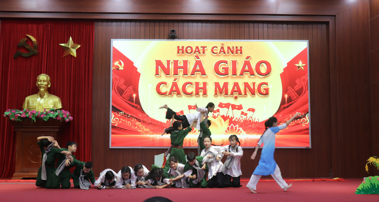 Phú Xuyên lan tỏa truyền thống hiếu học qua Lễ tuyên dương học sinh tiêu biểu năm học 2025 – 2026- Ảnh 3.