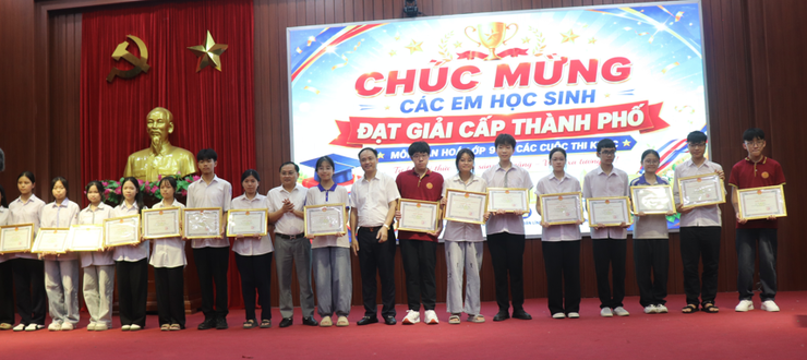 Phú Xuyên lan tỏa truyền thống hiếu học qua Lễ tuyên dương học sinh tiêu biểu năm học 2025 – 2026- Ảnh 11.
