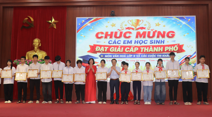 Phú Xuyên lan tỏa truyền thống hiếu học qua Lễ tuyên dương học sinh tiêu biểu năm học 2025 – 2026- Ảnh 12.