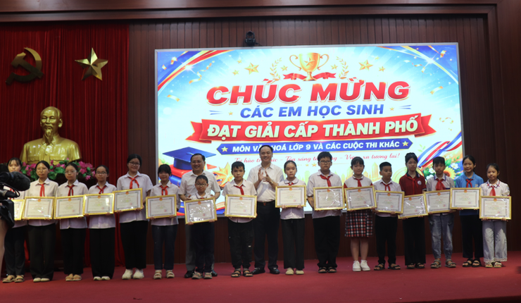 Phú Xuyên lan tỏa truyền thống hiếu học qua Lễ tuyên dương học sinh tiêu biểu năm học 2025 – 2026- Ảnh 14.