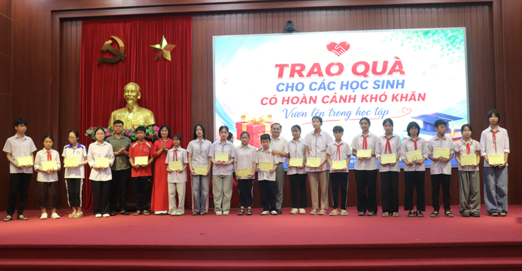 Phú Xuyên lan tỏa truyền thống hiếu học qua Lễ tuyên dương học sinh tiêu biểu năm học 2025 – 2026- Ảnh 17.