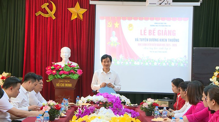 ĐỒNG CHÍ BÍ THƯ ĐẢNG ỦY XÃ DỰ VÀ LÀM VIỆC VỚI TRƯỜNG THCS THỊ TRẤN VỀ KẾT QUẢ NĂM HỌC 2025 – 2026- Ảnh 1.