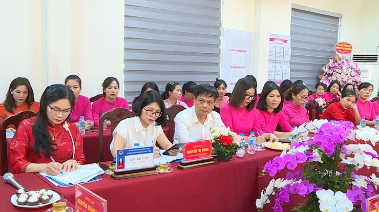 ĐỒNG CHÍ BÍ THƯ ĐẢNG ỦY XÃ DỰ VÀ LÀM VIỆC VỚI TRƯỜNG THCS THỊ TRẤN VỀ KẾT QUẢ NĂM HỌC 2025 – 2026- Ảnh 7.
