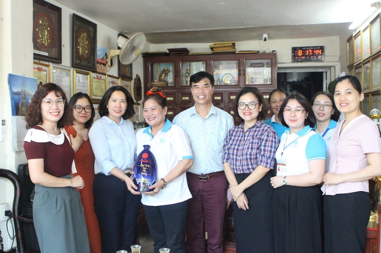 Hội Liên hiệp phụ nữ Thành phố Hà Nội kiểm tra việc thực hiện Điều lệ Hội tại Hội LHPN phường Long Biên- Ảnh 5.