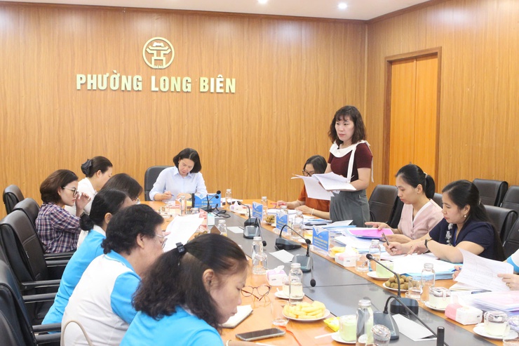 Hội Liên hiệp phụ nữ Thành phố Hà Nội kiểm tra việc thực hiện Điều lệ Hội tại Hội LHPN phường Long Biên- Ảnh 3.