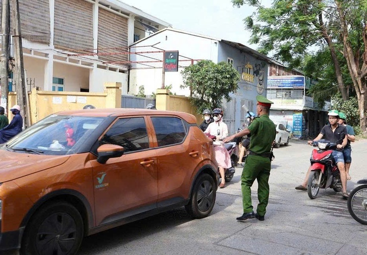 Tổ chức tốt công tác điều tiết giao thông, Đông Ngạc gặt nhiều trái ngọt- Ảnh 1.