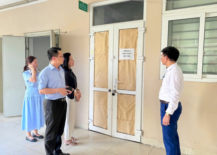 Ban Chỉ đạo thi, tuyển sinh phường Từ Liêm kiểm tra công tác chuẩn bị kỳ thi vào lớp 10 THPT năm học 2026–2027- Ảnh 3.