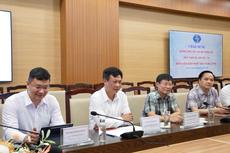 Hội nghị triển khai ký kết Biên bản ghi nhớ hợp tác giữa Trạm Y tế xã Thiên Lộc với Bệnh viện Bệnh Nhiệt đới Trung ương- Ảnh 2.