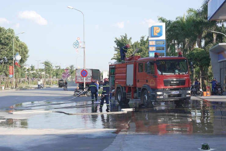 Thực tập phương án chữa cháy và cứu nạn, cứu hộ tại Cửa hàng xăng dầu 118 xã Thiên Lộc.- Ảnh 3.