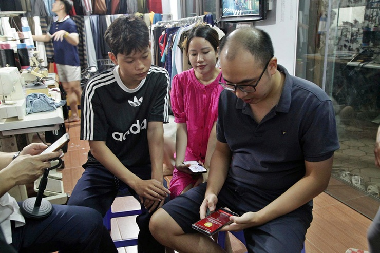 Xuân Mai đồng loạt ra quân hỗ trợ người dân tích hợp tài khoản an sinh xã hội, cấp chữ ký số cá nhân trên VNeID- Ảnh 2.