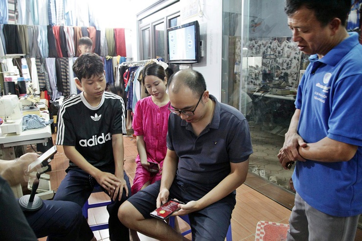 Xuân Mai đồng loạt ra quân hỗ trợ người dân tích hợp tài khoản an sinh xã hội, cấp chữ ký số cá nhân trên VNeID- Ảnh 5.