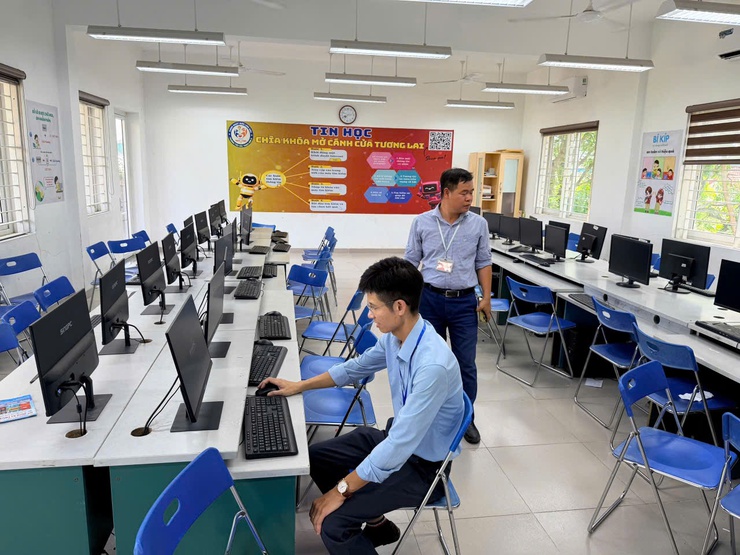 HĐND phường Long Biên giám sát công tác giáo dục năm học 2025 - 2026 tại Trường Tiểu học Thạch Bàn A- Ảnh 2.