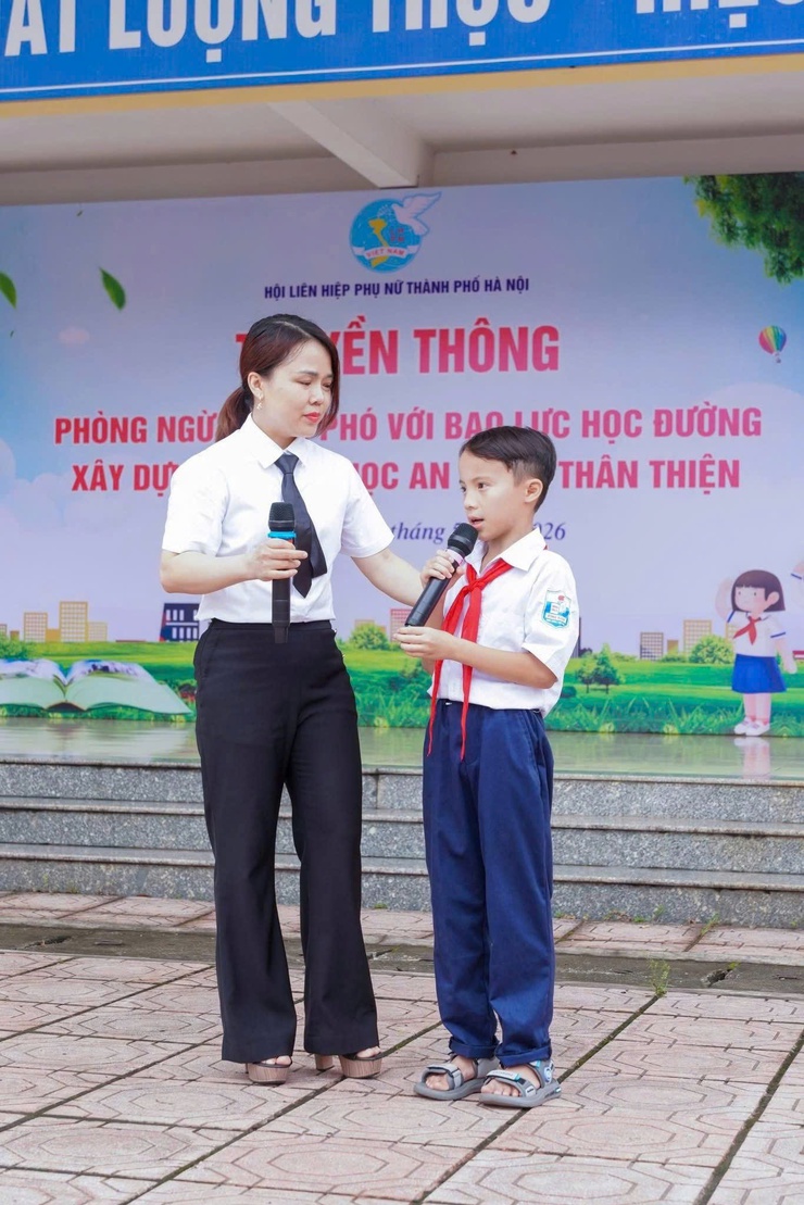 TRUYỀN THÔNG PHÒNG CHỐNG, ỨNG PHÓ VỚI BẠO LỰC HỌC ĐƯỜNG, XÂY DỰNG TRƯỜNG HỌC AN TOÀN, THÂN THIỆN TẠI TRƯỜNG THCS ĐÔNG XUÂN- Ảnh 2.