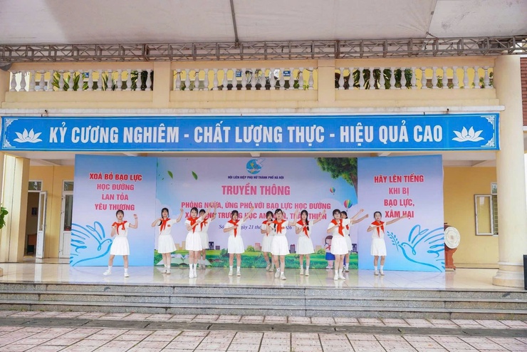 TRUYỀN THÔNG PHÒNG CHỐNG, ỨNG PHÓ VỚI BẠO LỰC HỌC ĐƯỜNG, XÂY DỰNG TRƯỜNG HỌC AN TOÀN, THÂN THIỆN TẠI TRƯỜNG THCS ĐÔNG XUÂN- Ảnh 3.