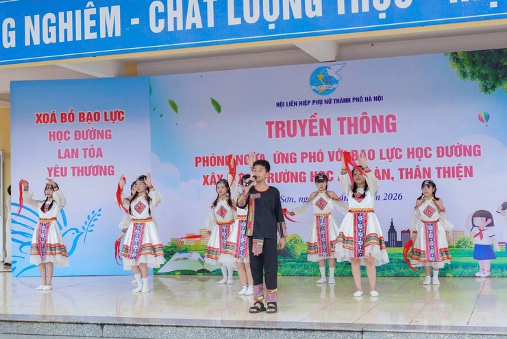 TRUYỀN THÔNG PHÒNG CHỐNG, ỨNG PHÓ VỚI BẠO LỰC HỌC ĐƯỜNG, XÂY DỰNG TRƯỜNG HỌC AN TOÀN, THÂN THIỆN TẠI TRƯỜNG THCS ĐÔNG XUÂN- Ảnh 7.