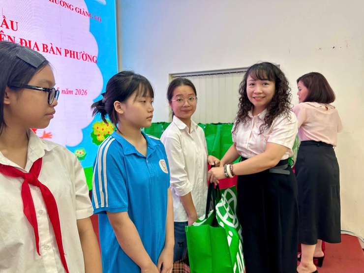 Ấm áp những vòng tay “Mẹ đỡ đầu”- Ảnh 3.