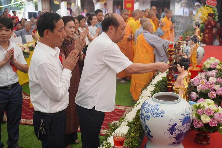 ĐẠI LỄ PHẬT ĐẢN TẠI CHÙA LINH ỨNG: TRANG NGHIÊM NGHI LỄ, SẺ CHIA YÊU THƯƠNG- Ảnh 14.
