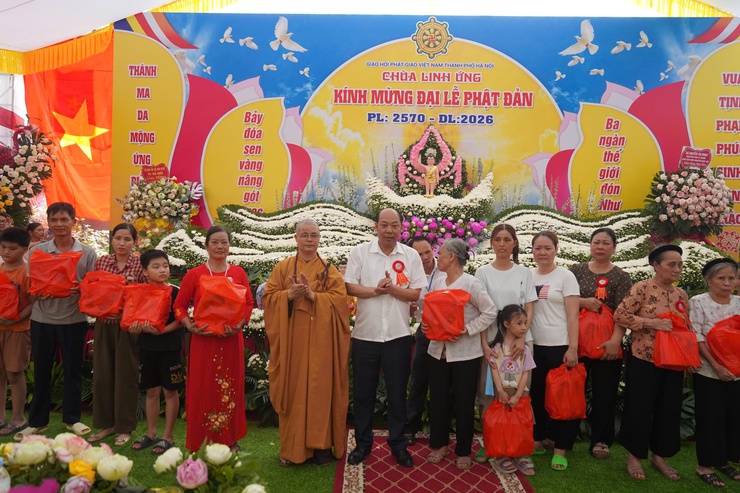 ĐẠI LỄ PHẬT ĐẢN TẠI CHÙA LINH ỨNG: TRANG NGHIÊM NGHI LỄ, SẺ CHIA YÊU THƯƠNG- Ảnh 11.