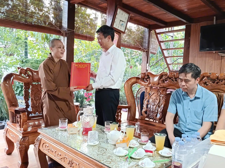 Đoàn công tác xã Thiên Lộc thăm, tặng quà 4 chùa trên địa bàn nhân dịp Đại lễ Phật đản Phật lịch 2570 – Dương lịch 2026- Ảnh 8.