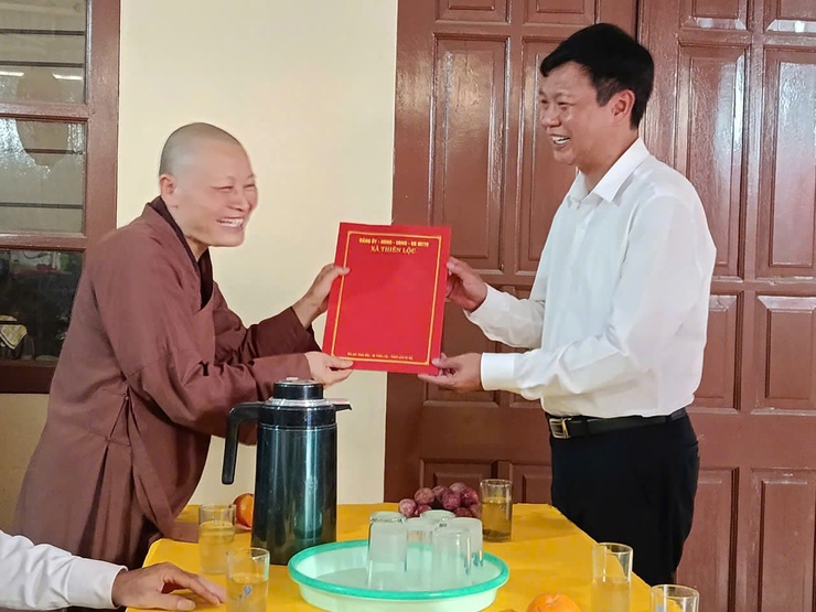 Đoàn công tác xã Thiên Lộc thăm, tặng quà 4 chùa trên địa bàn nhân dịp Đại lễ Phật đản Phật lịch 2570 – Dương lịch 2026- Ảnh 6.