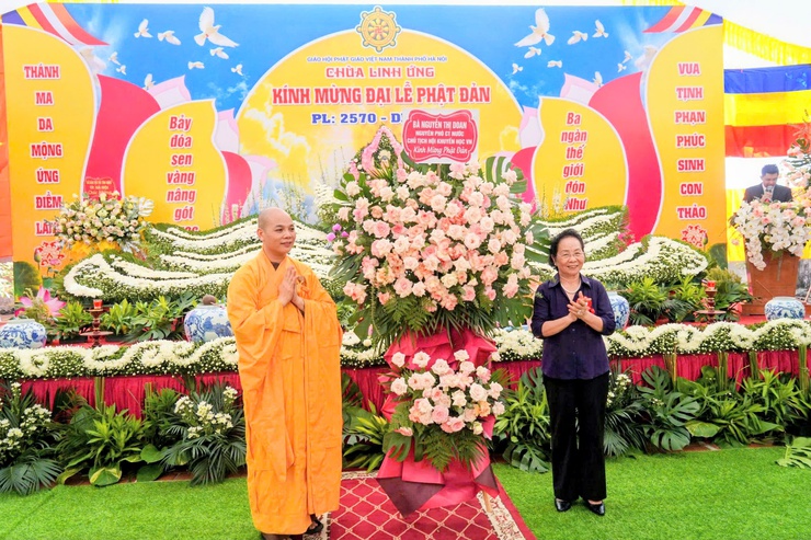 ĐẠI LỄ PHẬT ĐẢN TẠI CHÙA LINH ỨNG: TRANG NGHIÊM NGHI LỄ, SẺ CHIA YÊU THƯƠNG- Ảnh 3.