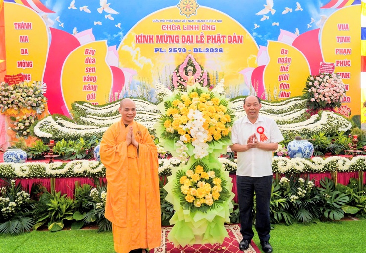 ĐẠI LỄ PHẬT ĐẢN TẠI CHÙA LINH ỨNG: TRANG NGHIÊM NGHI LỄ, SẺ CHIA YÊU THƯƠNG- Ảnh 5.