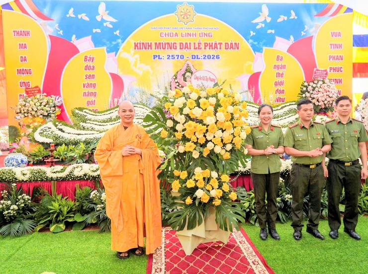 ĐẠI LỄ PHẬT ĐẢN TẠI CHÙA LINH ỨNG: TRANG NGHIÊM NGHI LỄ, SẺ CHIA YÊU THƯƠNG- Ảnh 6.