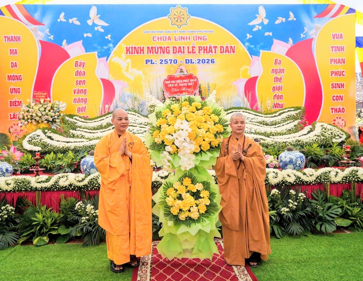 ĐẠI LỄ PHẬT ĐẢN TẠI CHÙA LINH ỨNG: TRANG NGHIÊM NGHI LỄ, SẺ CHIA YÊU THƯƠNG- Ảnh 4.