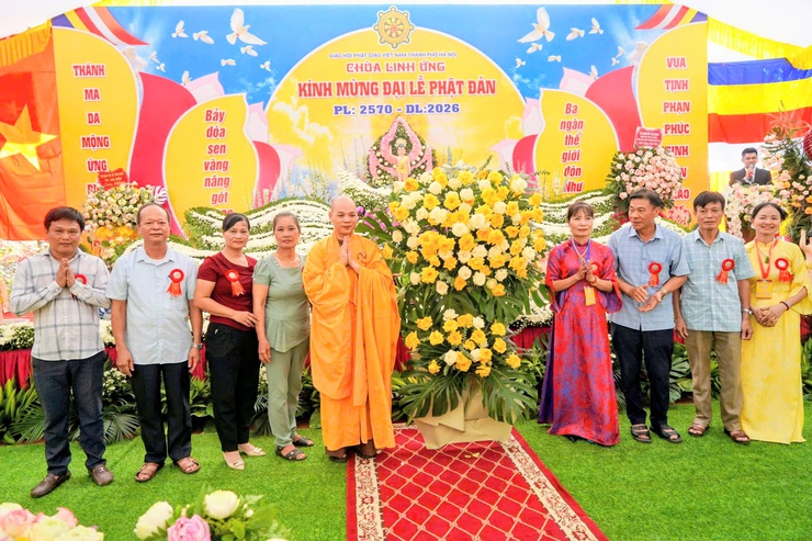 ĐẠI LỄ PHẬT ĐẢN TẠI CHÙA LINH ỨNG: TRANG NGHIÊM NGHI LỄ, SẺ CHIA YÊU THƯƠNG- Ảnh 7.