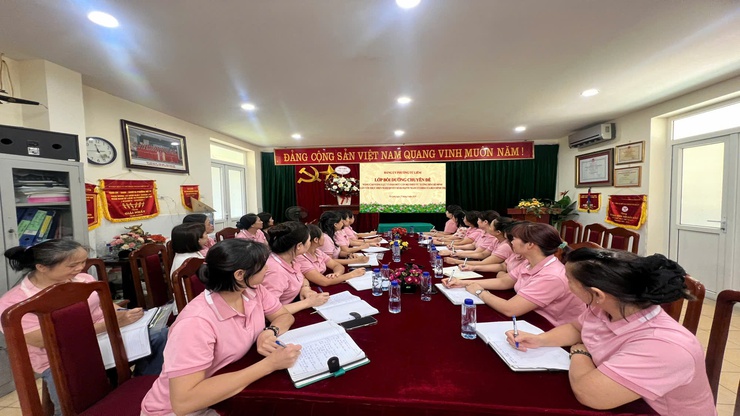 Phường Từ Liêm khai mạc lớp bồi dưỡng chuyên đề nâng cao năng lực, đạo đức công vụ và thực hành liêm chính theo tư tưởng Hồ Chí Minh- Ảnh 5.