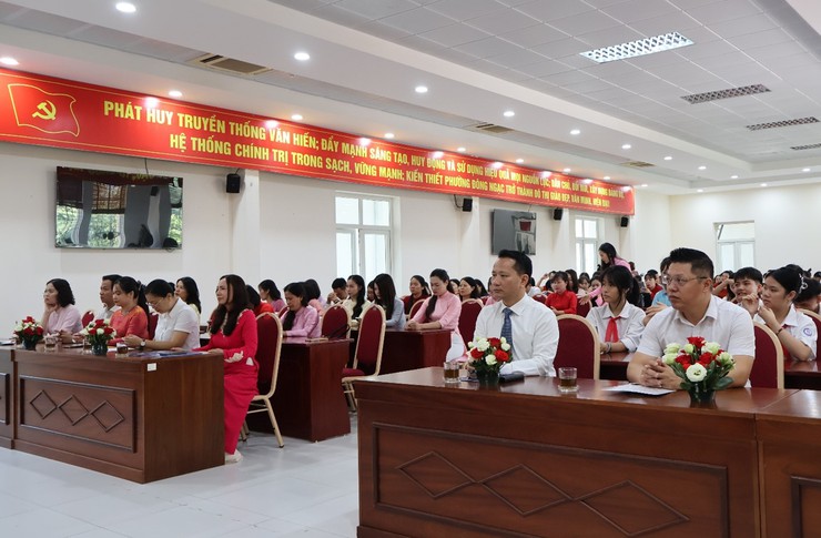 Đông Ngạc tuyên dương khen thưởng cán bộ quản lý, giáo viên, học sinh tiêu biểu xuất sắc năm học 2025-2026- Ảnh 1.