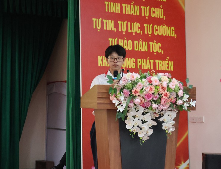 Đông Ngạc tuyên dương khen thưởng cán bộ quản lý, giáo viên, học sinh tiêu biểu xuất sắc năm học 2025-2026- Ảnh 2.