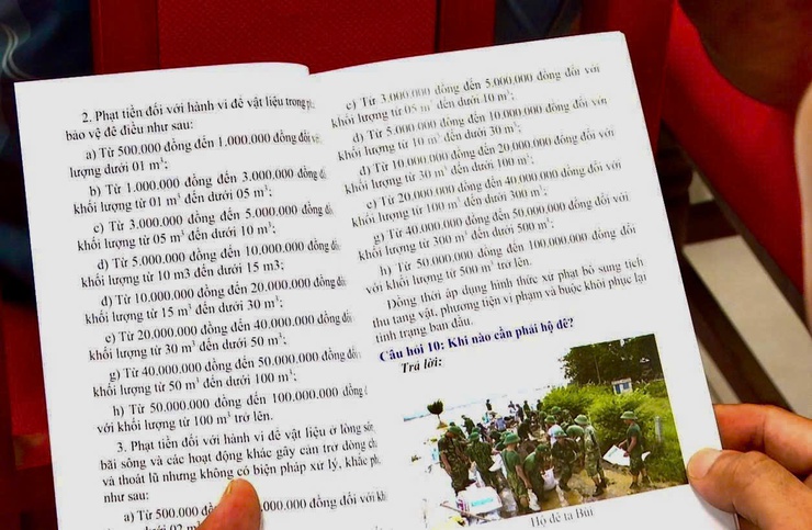 Hát Môn tăng cường tuyên truyền pháp luật về đê điều, thủy lợi và phòng, chống thiên tai- Ảnh 4.