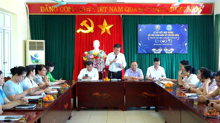 Lễ ký kết hợp đồng hỗ trợ chuyên môn toàn diện giữa
 Trạm Y tế xã Dân Hoà và Bệnh viện Đa khoa Thanh Oai- Ảnh 1.