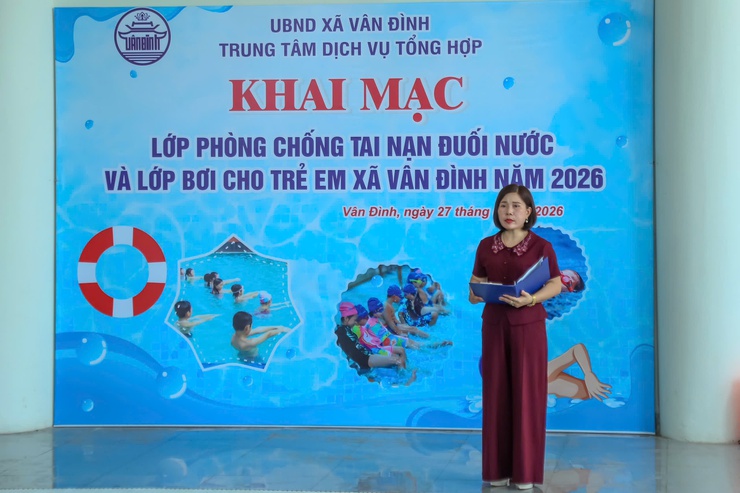 Khai mạc lớp phòng chống tai nạn đuối nước và dạy bơi miễn phí cho trẻ em xã Vân Đình- Ảnh 1.
