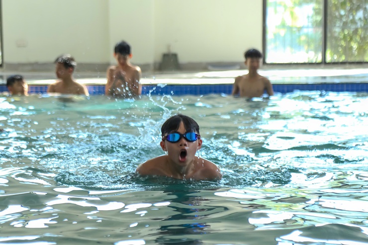 Khai mạc lớp phòng chống tai nạn đuối nước và dạy bơi miễn phí cho trẻ em xã Vân Đình- Ảnh 4.