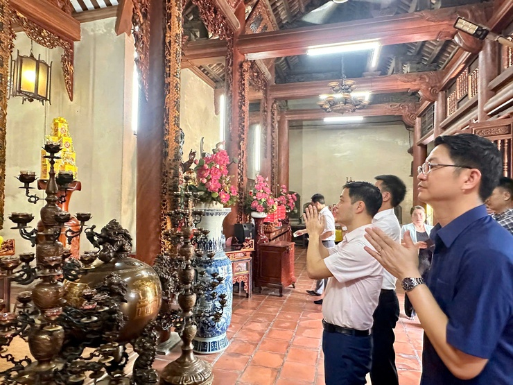 Lãnh đạo phường Phú Thượng thăm, chúc mừng các cơ sở Phật giáo nhân dịp Đại lễ Phật đản Phật lịch 2570 – Dương lịch 2026- Ảnh 3.