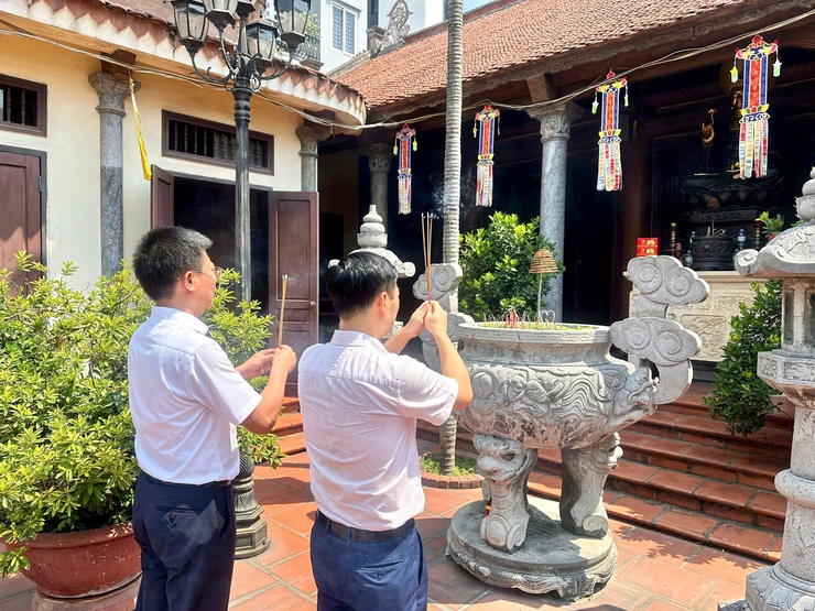 Lãnh đạo phường Phú Thượng thăm, chúc mừng các cơ sở Phật giáo nhân dịp Đại lễ Phật đản Phật lịch 2570 – Dương lịch 2026- Ảnh 5.