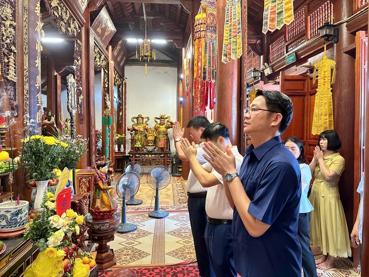 Lãnh đạo phường Phú Thượng thăm, chúc mừng các cơ sở Phật giáo nhân dịp Đại lễ Phật đản Phật lịch 2570 – Dương lịch 2026- Ảnh 4.