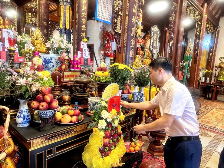 Lãnh đạo phường Phú Thượng thăm, chúc mừng các cơ sở Phật giáo nhân dịp Đại lễ Phật đản Phật lịch 2570 – Dương lịch 2026- Ảnh 6.