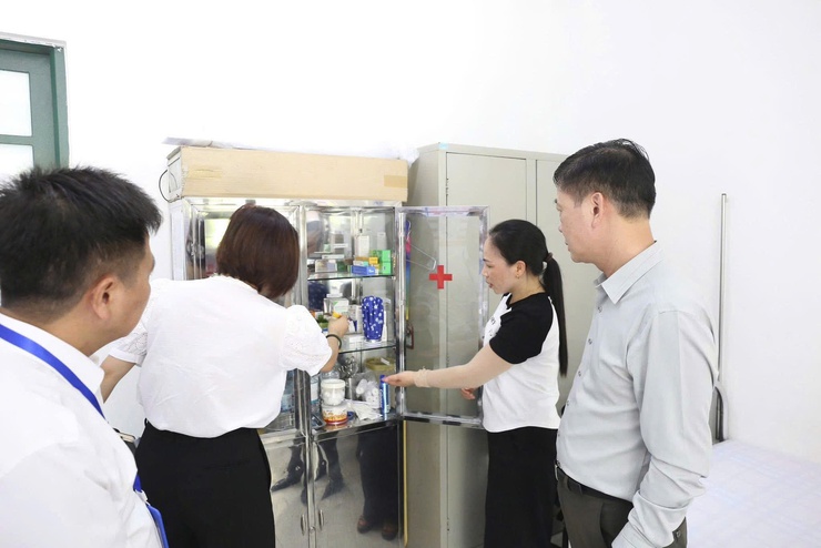 PCT UBND XÃ SÓC SƠN LÊ XUÂN DŨNG KIỂM TRA CÔNG TÁC CHUẨN BỊ KỲ THI VÀO LỚP 10 NĂM HỌC 2026–2027- Ảnh 1.