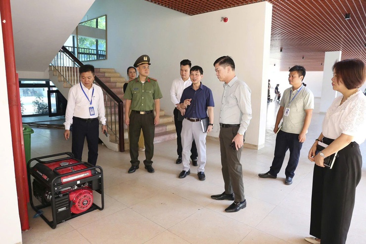 PCT UBND XÃ SÓC SƠN LÊ XUÂN DŨNG KIỂM TRA CÔNG TÁC CHUẨN BỊ KỲ THI VÀO LỚP 10 NĂM HỌC 2026–2027- Ảnh 4.