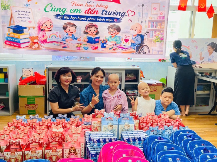 “LỚP HỌC HẠNH PHÚC” CHẮP CÁNH YÊU THƯƠNG, 
TIẾP THÊM NGHỊ LỰC CHO BỆNH NHI- Ảnh 1.