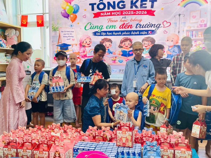 “LỚP HỌC HẠNH PHÚC” CHẮP CÁNH YÊU THƯƠNG, 
TIẾP THÊM NGHỊ LỰC CHO BỆNH NHI- Ảnh 3.