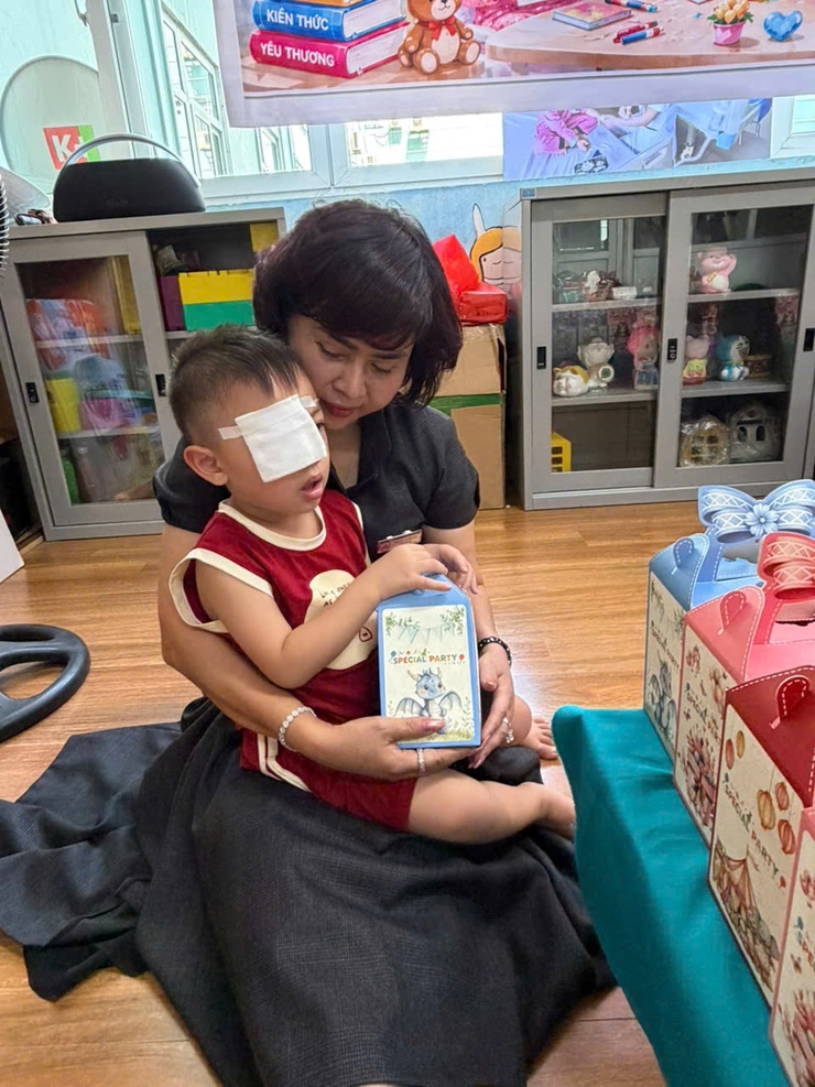 “LỚP HỌC HẠNH PHÚC” CHẮP CÁNH YÊU THƯƠNG, 
TIẾP THÊM NGHỊ LỰC CHO BỆNH NHI- Ảnh 2.