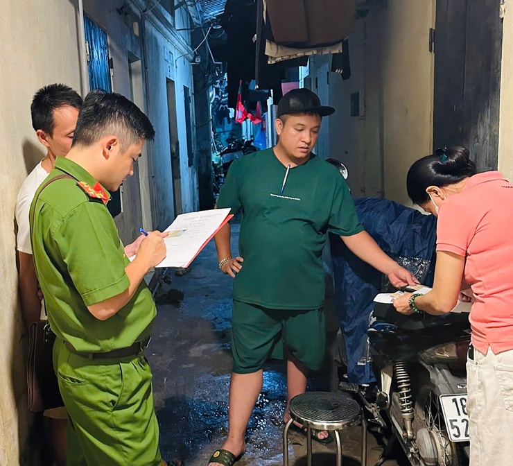 Cảnh sát khu vực công an xã Nam Phù bám sát cơ sở, giữ bình yên từ khu dân cư- Ảnh 2.