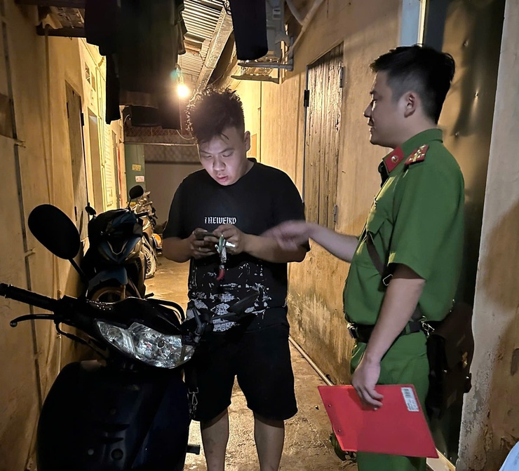 Cảnh sát khu vực công an xã Nam Phù bám sát cơ sở, giữ bình yên từ khu dân cư- Ảnh 5.